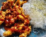 Foto del paso 5 de la receta: Crispy hot chicken con noodles de arroz