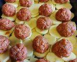 Krumplival rakott bakonyi jellegű húsgombóc recept fázis 1 fotója