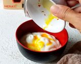 Foto langkah ke 2 dari resep Saffron Honey Yoghurt Bowl.