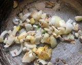 A picture of step 1 of Sponge gourd Masala.