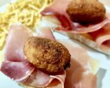 Foto del paso 4 de la receta: Tosta de jamón y queso manchego con croqueta de pato y foie