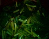 Foto del paso 5 de la receta: Acelgas con papas en chile colorado