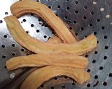 Foto langkah ke 3 dari resep Churros No Mixer.