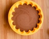 Foto del passaggio 3 della ricetta Tortino Cremoso Latte e Cioccolato al Microonde