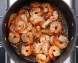 Foto del paso 2 de la receta: Pasta con gambas al ajillo