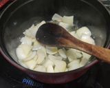 A picture of step 1 of Tuna, Mushroom, and Blue Cheese Pasta.