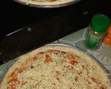 Foto langkah ke 5 dari resep Pizza Sosis Keju.