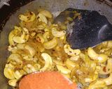 A picture of step 3 of Cashew Curry.