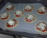 Foto del paso 1 de la receta: Mini pizzas de empanadillas