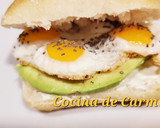 Foto del paso 10 de la receta: Huevos de codorníz en panecillo con aguacate y queso crema