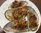 A picture of step 6 of Roasted Mussels with Garlic-Butter Crumbs.