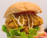 Hình bước làm 2 của món Hamburger gà giòn