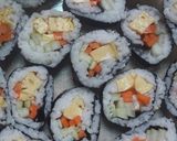 Foto langkah ke 8 dari resep Sushi Rumahan ala Ibu.