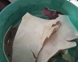 Foto langkah ke 1 dari resep *Bakwan Kulit Singkong*.
