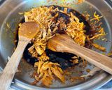A picture of step 3 of Pancit Sotanghon Guisado (Stir-Fried Glass Noodles).
