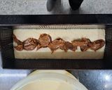 Foto del paso 2 de la receta: Budín de coco relleno con dulce de leche y chips