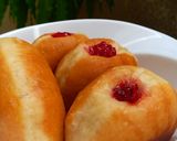 A picture of step 6 of Jam filled doughnuts.