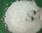 Foto langkah ke 1 dari resep Bolu kukus.