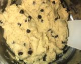 A picture of step 4 of Caramel chocolate chips cookies.