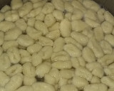 Foto del paso 4 de la receta: Ñoquis de papa, con salsa blanca