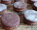 Foto del paso 8 de la receta: ALFAJORES DE CHOCOLATE 🍫 ECONÓMICOS $$
