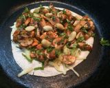 Foto del paso 9 de la receta: Quesadillas de champiñón, chipotle, cilantro y maní