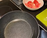 Foto langkah ke 2 dari resep Tomato eggs stir fry.