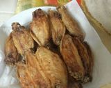 Hình bước làm 2 của món Cánh gà chiên nước mắm