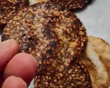 Foto del paso 4 de la receta: Galletitas de sésamo con baño de chocolate 85 % cacao y sal del Mediterráneo en escamas