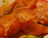 Foto del paso 4 de la receta: Ensalada de aguacate, tomate y salmón