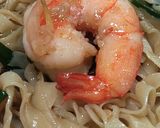 รูปขั้นตอนการทำที่ 7 ของ บะหมี่หน้ากุ้งผัดเนยกระเทียม