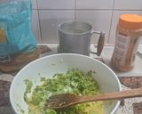 Foto del paso 2 de la receta: Buñuelos de lechuga y cebolla