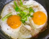 Hình bước làm 2 của món Bánh mì ốp La +chả bò
