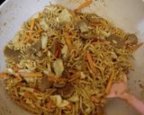 Foto langkah ke 3 dari resep Mie goreng telor baso simple.