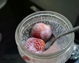 Foto langkah ke 1 dari resep Yogurt Susu Strawberry Merah Putih.