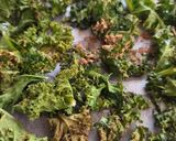 Foto del paso 4 de la receta: Chips de kale 💚 Snack saladito y super saludable de kale 💚
