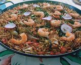Foto del paso 8 de la receta: Fideuá de verduras y langostinos con allioli de rábanos