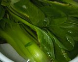 Foto langkah ke 1 dari resep Pakcoy Siram Saus Ayam Jamur.