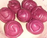 A picture of step 3 of Beetroot Poori.