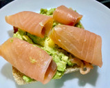 Foto del paso 4 de la receta: Tostada de aguacate y salmón