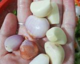 Hình bước làm 3 của món Mực xào thập cẩm