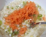 Foto langkah ke 3 dari resep Dadar Telur Nasi Wortel ala Aa.