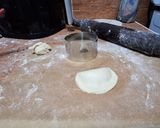 Foto del paso 6 de la receta: Empanada de atún con salsa bechamel 🥟