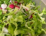 صورة لخطوة 2 من وصفة سلطة فجل وخس 🥗