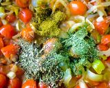 Foto del paso 3 de la receta: PASTA FROLA DE TOMATITOS CHERRY Y RICOTTA 🍅🧅🍅🍛🍽️🍻
