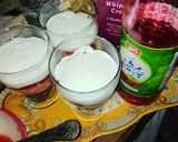 A picture of step 3 of Strawberry dessert with whipped cream.
