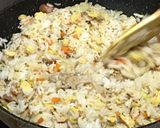 รูปขั้นตอนการทำที่ 7 ของ ข้าวผัดหมูใส่ไส้กรอกเป็ด