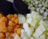 A picture of step 1 of Ensalada Rusa.