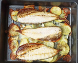 Foto del paso 2 de la receta: Verdel al horno con guarnición de patata panadera y cebolla