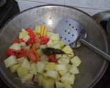 Foto langkah ke 5 dari resep Semur kentang #berburucelemekemas #resolusi2019.